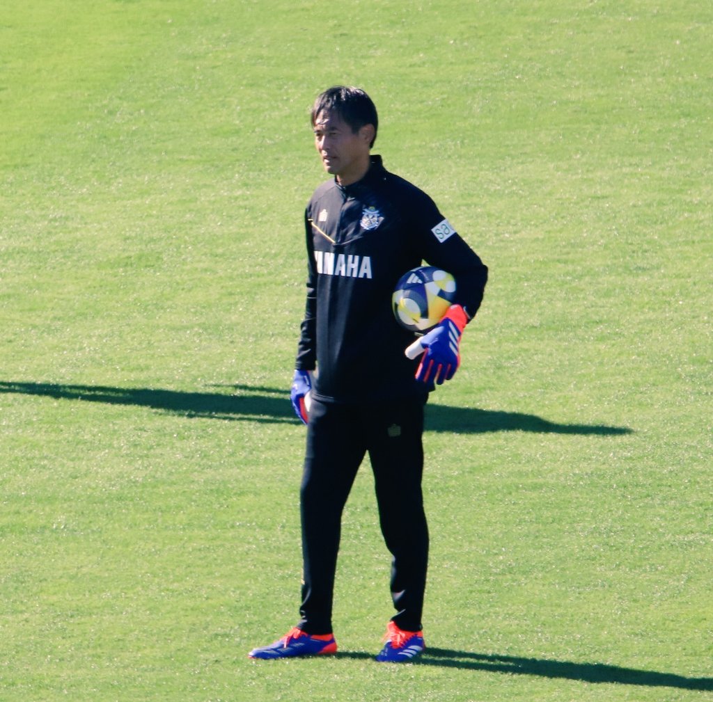 試合前のピッチに能活さんがフツーいてくれる安心感😄 #ジュビロ磐田