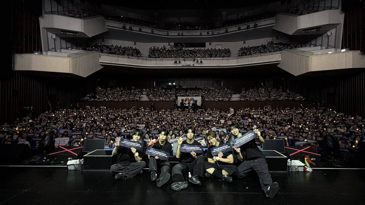 NFlyingofficial's tweet image. [📸] 2025 N.Flying LIVE &apos;&amp;amp;CON4 : FULL CIRCLE&apos; in SINGAPORE

6년 만에 돌아온 SINGAPORE‼️
엔피아의 목소리로 완성된 오늘❤️

#NFlying #엔플라잉 #엔콘 #FULL_CIRCLE