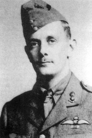 23 Nov 1916, flying an Airco DH.2, Maj Lanoe Hawker, #WW1 British ace, killed in dogfight by Manfred von Richthofen, Red Baron, aged 25. Had 7 credited victories. 3rd pilot to receive Victoria Cross for action on 25 July 1915, alone he attacked three German planes in succession.