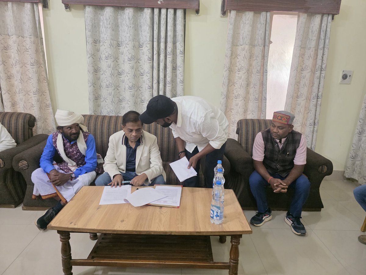 हमारा वक़्त कैसा भी हो
 रक्त में हमेशा वफ़ादारी मिलेगी लाला 💯  
<a href="/AmitJogi/">𝐀𝐦𝐢𝐭 𝐀𝐣𝐢𝐭 𝐉𝐨𝐠𝐢</a> Our Boss ❤️