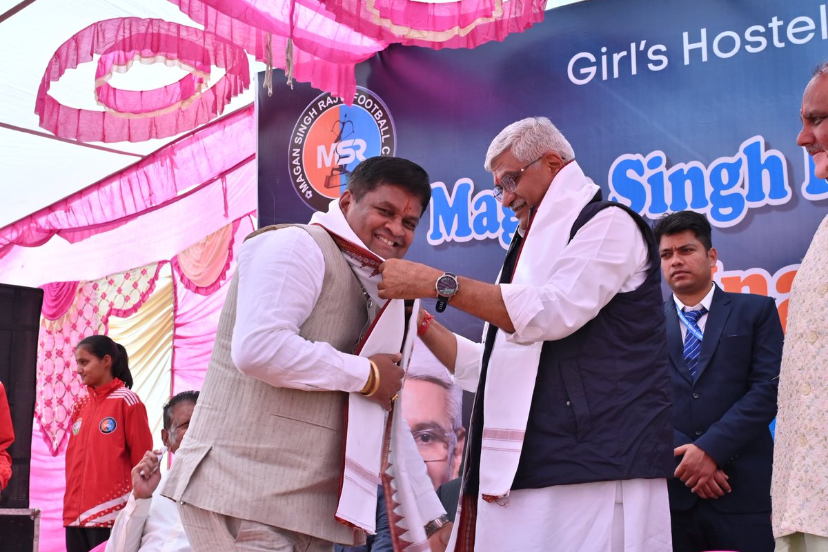 gssjodhpur's tweet photo. आज ढींगसरी- बीकानेर में मगन सिंह राजवी फुटबॉल अकादमी और गर्ल्स हॉस्टल के उद्घाटन समारोह में शामिल हुआ। आज के भारत में बेटियों के हाथ हर क्षेत्र में विजय पताका है,  यह समाज के लिए भी अत्यंत गर्व का विषय है कि खेलों में भी हमारी लाडलियों ने अपने शानदार प्रदर्शन से नई संभावनाएं रची हैं। यह अकादमी इस सिलसिले को आगे बढ़ाएगी, मेरी शुभकामनाएं हैं। 

इस अवसर में कोलायत विधायक श्री अंशुमान सिंह भाटी जी, उत्कल बिल्डर्स एवं गर्ल्स हॉस्टल के निर्माणकर्ता श्री सुभाष भरूआ जी, अर्जुन अवॉर्डी श्री मगन सिंह राजवी जी, बीकाजी समूह के मैनेजिंग डायरेक्टर श्री दीपक अग्रवाल जी तथा राजस्थान फुटबॉल एसोसिएशन के सेक्रेटरी श्री दलेप सिंह शेखावत जी का सानिध्य मिला।
