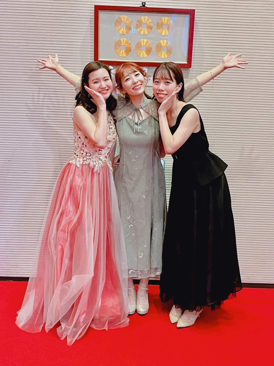 artistmomo73's tweet photo. 子供たちのための🎶
『合唱とミュージカルコンサート』in長野🍎
無事に終演致しました〜！！！✨️

私の歌人生の始まりは8年在籍した合唱団で、歌で心を重ねることの素晴らしさを学んだのも原点は合唱からでした。

地元合唱団の皆さまの演奏にリハーサルの時から胸打たれておりましたが、
当日参加だった小学生の皆の歌声は
まさに天使で...🪽🫧
自分の合唱団時代の姿と重ねて皆を見てると涙ぼろぼろでした🥹🥲

改めて、今もこうして恩師や仲間のお陰で歌を続けられてる事と全ての有難いご縁に心から感謝でいっぱいになりました。

第一回目の記念すべき回にご来場下さったお客様、一緒に参加して下さった心から大好きな仲間とイベント主催スタッフの皆様にお礼申し上げます💖💖💖

また音楽を通じてお会いできますように。

全国各地どこへでも行きます🏃‍♀️💨
皆さま本当にありがとうございました‼️

 #合唱
 #ミュージカル
 #ももなお姉さん
