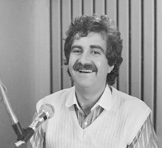 "Le monde est devenu un grand hôpital psychiatrique où les fous se promènent en liberté… Chaque pays a élu son chef : le roi des fous. Et pour ne pas que les rois s’ennuient, on leur a donné des jouets : des petits soldats, des camions, des avions à réaction. Et les rois des