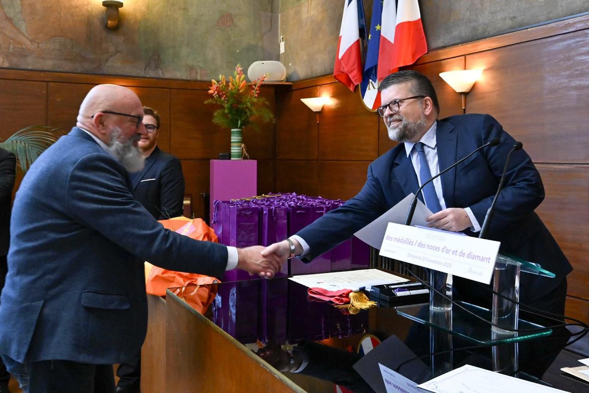 luccarvounas's tweet photo. Nous célébrions ce matin @Alfortville_94 nos médaillés du travail ainsi que les Noces de Diamant de Monsieur et Madame Bouvet et les noces d’or de Monsieur et Madame Aïmeur. 1/2 https://t.co/Ixyq4eK6uN