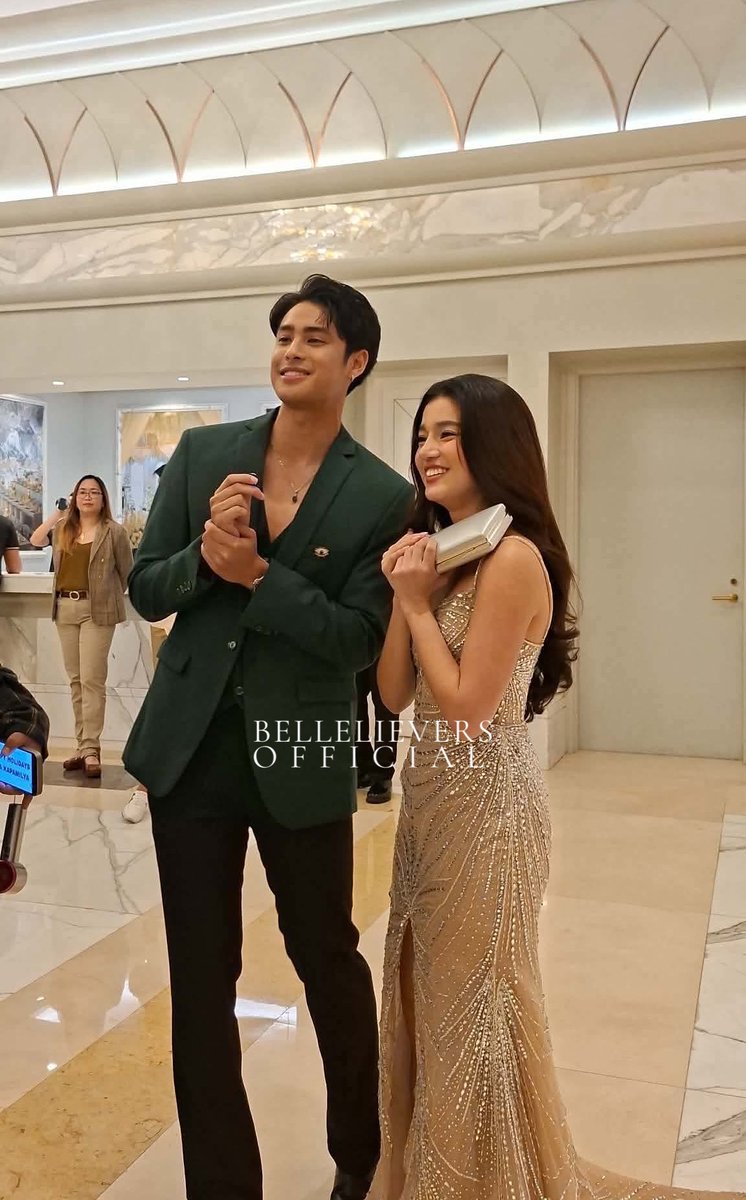 A little unseen moment with Belle and Donny we just had to share 💖

HOLLY JOLLY DONBELLE 

#BelleOfTheSeason 
#DONNYBrightestInTheBall