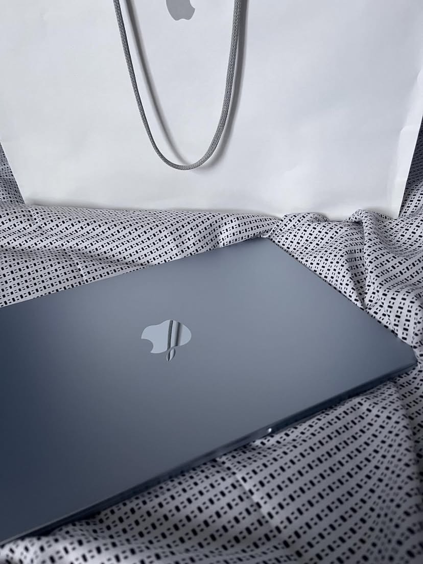 ZuhaibHanfi's tweet photo. Technically, a MacBook is a laptop.
So, why do people insist on calling it a “Mac” instead of just saying laptop? 🙄 https://t.co/aAHWRV5Kje