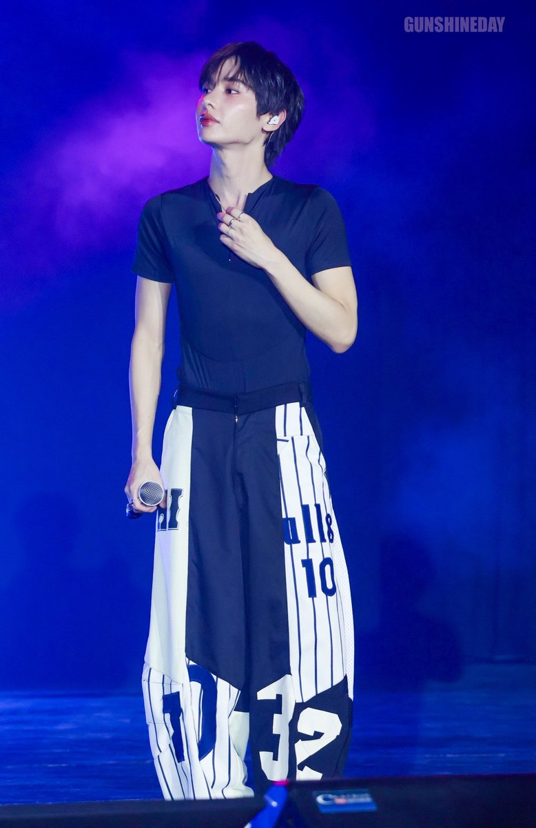 gunshineday's tweet image. เชยคางกับองศาที่ถูกต้อง ลงตัวไปหมด🥹

OFFGUN PEBACA MNL

@AtthaphanP 
#PEBACAConcertinManila
#กันอรรถพันธ์ #GunAtthaphan