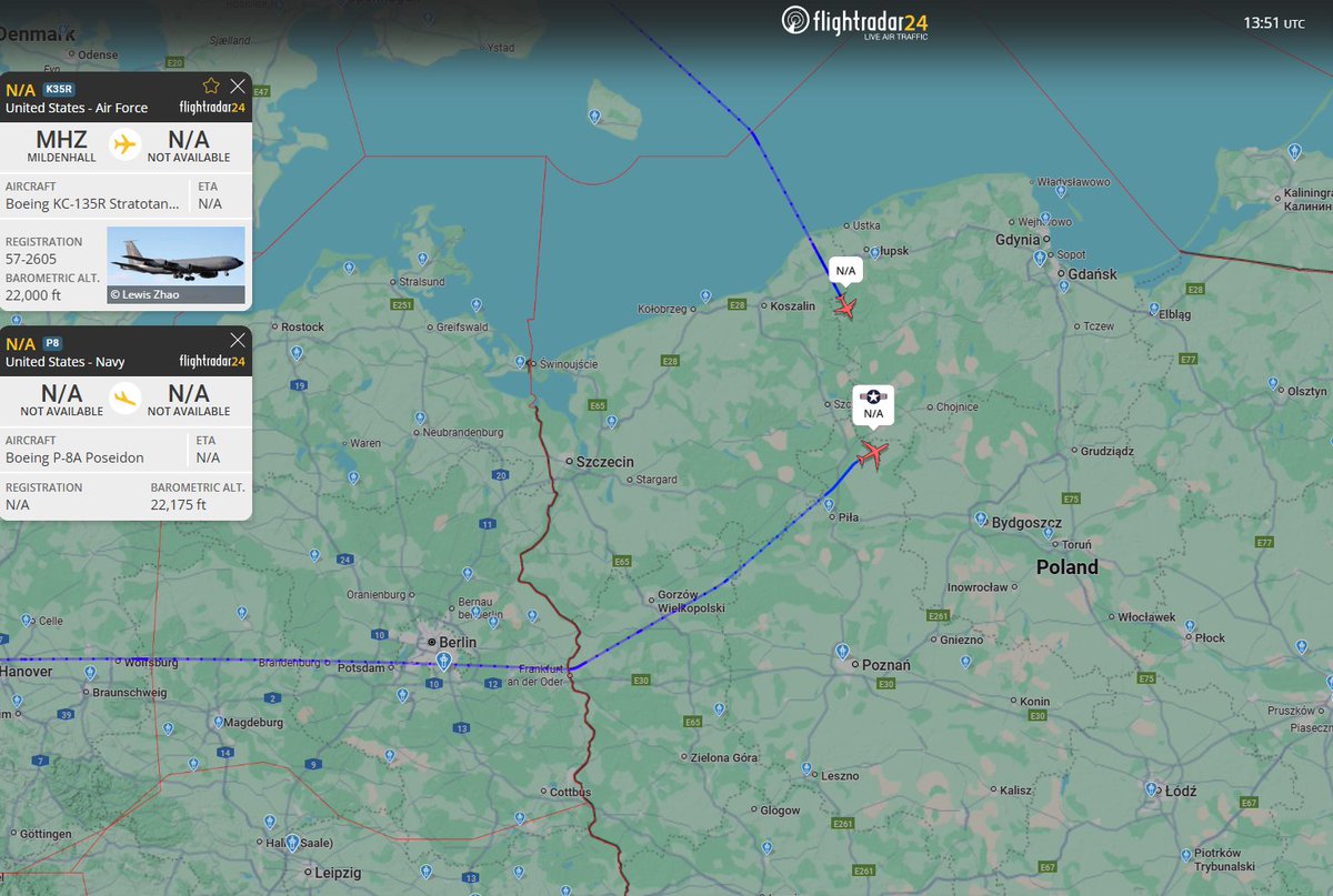 PolishMilRadar's tweet photo. 📅23.11⌚️14:52LT - 🇺🇸✈️⛽️ Tankowanie w strefie TSA29
W strefie przeznaczonej do prowadzenia operacji tankowania w powietrzu TSA29 KATE, wkrótce rozpocznie się takowe z udziałem: ✈️ #HOBO10 Boeinga KC-135R Stratotanker "57-2605" Sił Powietrznych Stanów Zjednoczonych #USAF 🇺🇸, który wystartował z amerykańskiej bazy lotniczej RAF Mildenhall #EGUN w Wielkiej Brytanii 🇬🇧 oraz ✈️ Boeinga P-8A Poseidon lotnictwa Marynarki Wojennej Stanów Zjednoczonych #USNavy, który wystartował z Keflaviku #BIKF na Islandii 🇮🇸
🔗https://t.co/A1J8H3CuUV
#POLMILRADAR