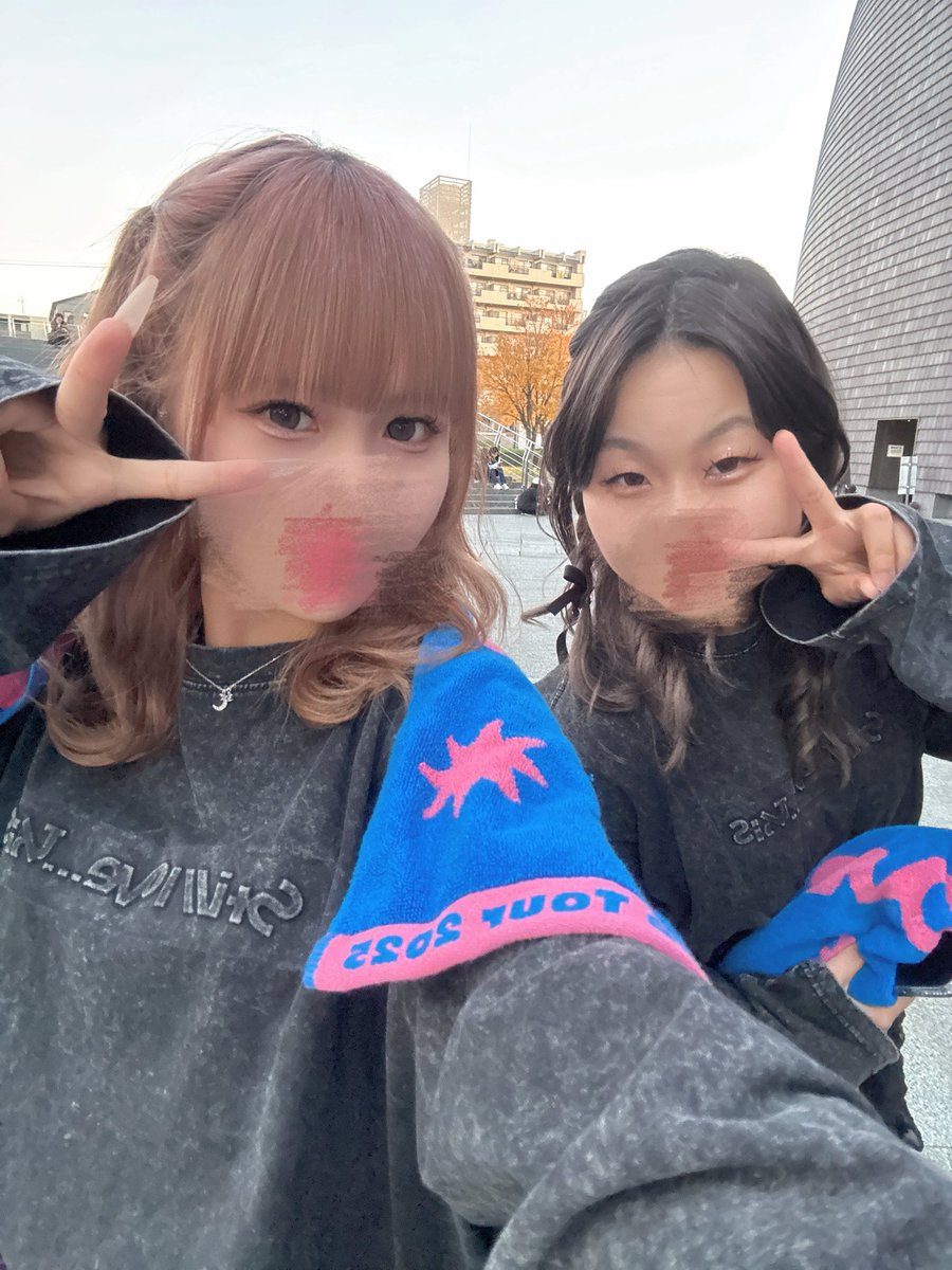 ohagichan_1j's tweet photo. おらのだーーいすきなちぃちゃんと相変わらずの連番^ ܸ.  ̫ .ܸ ^♡
今回はちぃちゃんの自名義で2列目のドセンでほんと楽しかった😿😿ෆ
来年は何公演一緒に行けるのかな💭

                 @chi___1925 ෆ https://t.co/1MEVhKwzrg