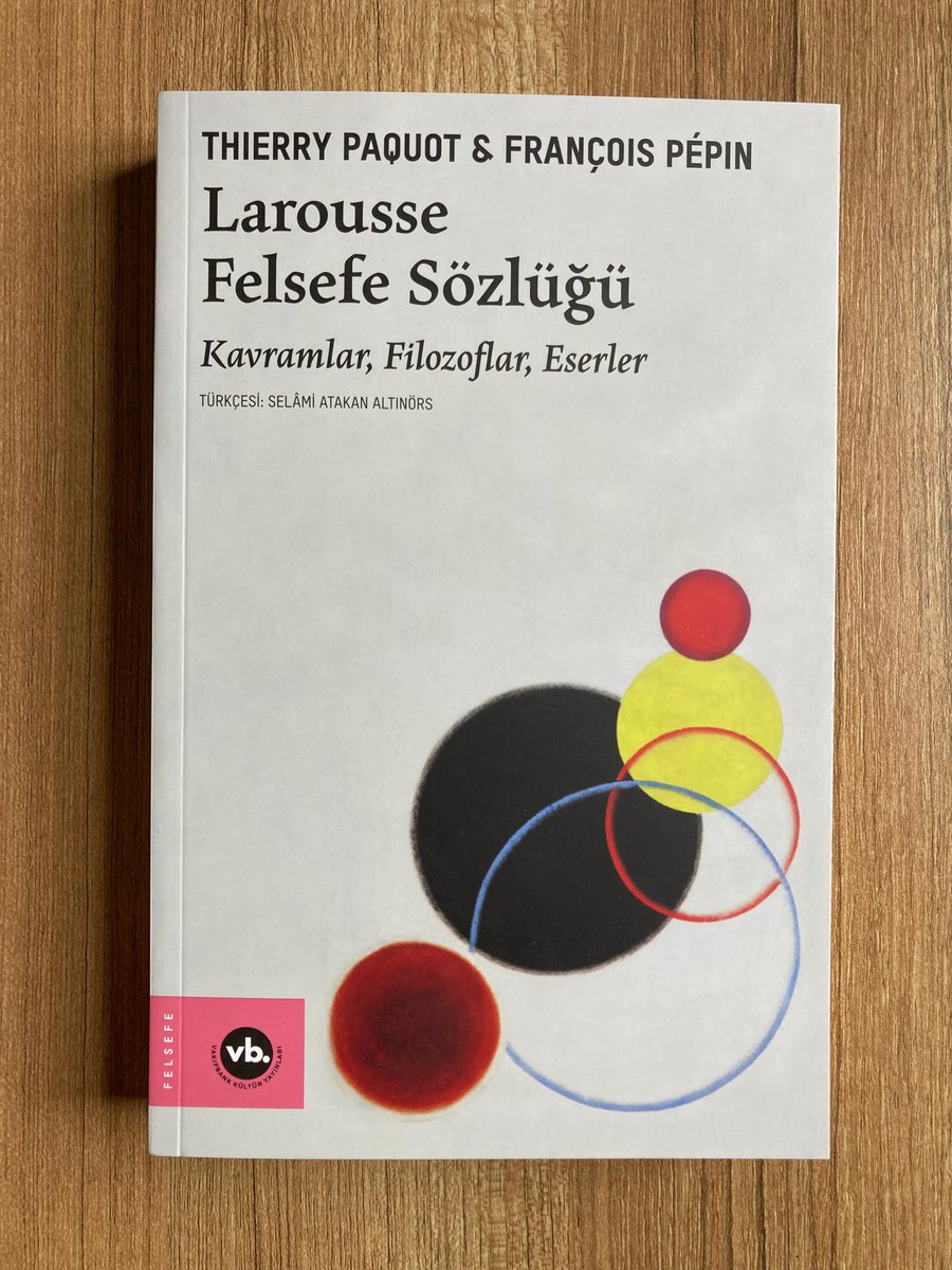 📚
Bugün bize gelenlerde Thierry Paquot ve François Pépin’den Larousse Felsefe Sözlüğü var. Selami Atakan Altınörs’den Türkçeye kazandırdığı eser <a href="/VakifBankKY/">VakıfBank Kültür Yayınları</a> tarafından neşredildi.
✍️
“Larousse Ansiklopedisi’nin felsefe tarihi bölümlerinin gözden geçirilmiş ve güncellenmiş bir