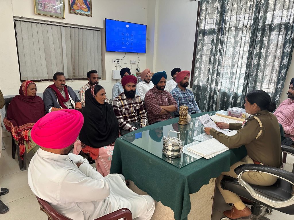FerozepurRange's tweet image. &quot;Swift Justice, Efficient Resolution&quot;
Samadhan Camps are being held at the Police Station level by SHO&apos;s to ensure prompt and effective resolution of public grievances across the district.
#SamadhanCamp 
#CommittedToServe