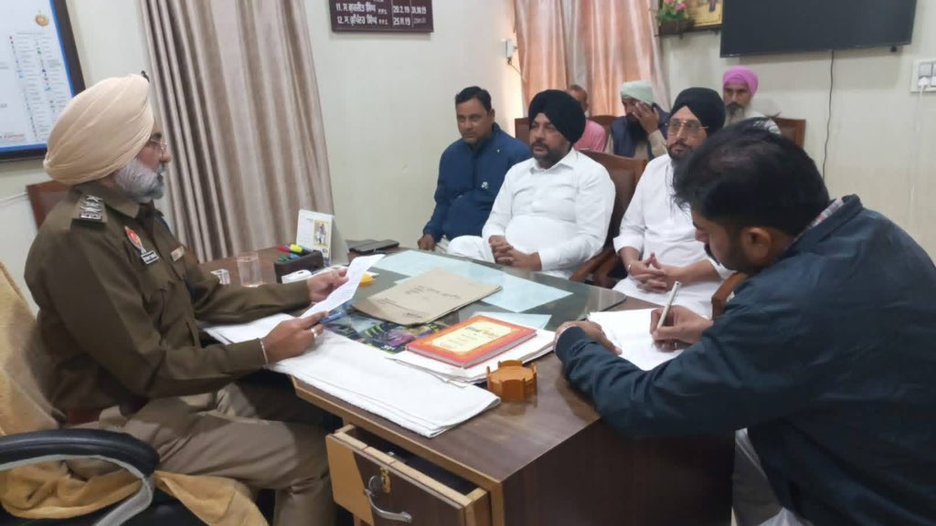 FerozepurRange's tweet image. &quot;Swift Justice, Efficient Resolution&quot;
Samadhan Camps are being held at the Police Station level by SHO&apos;s to ensure prompt and effective resolution of public grievances across the district.
#SamadhanCamp 
#CommittedToServe