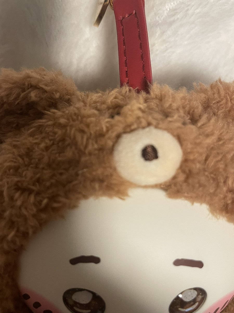 norico3911's tweet photo. お迎えしたきらめっこのちいかわおでこ部分がモフモフじゃなくて悲しい。
メーカーには問い合わせしてみたけれど交換してくれるかな？
#ちいかわ 
#きらめっこ https://t.co/B1BADH0EaK