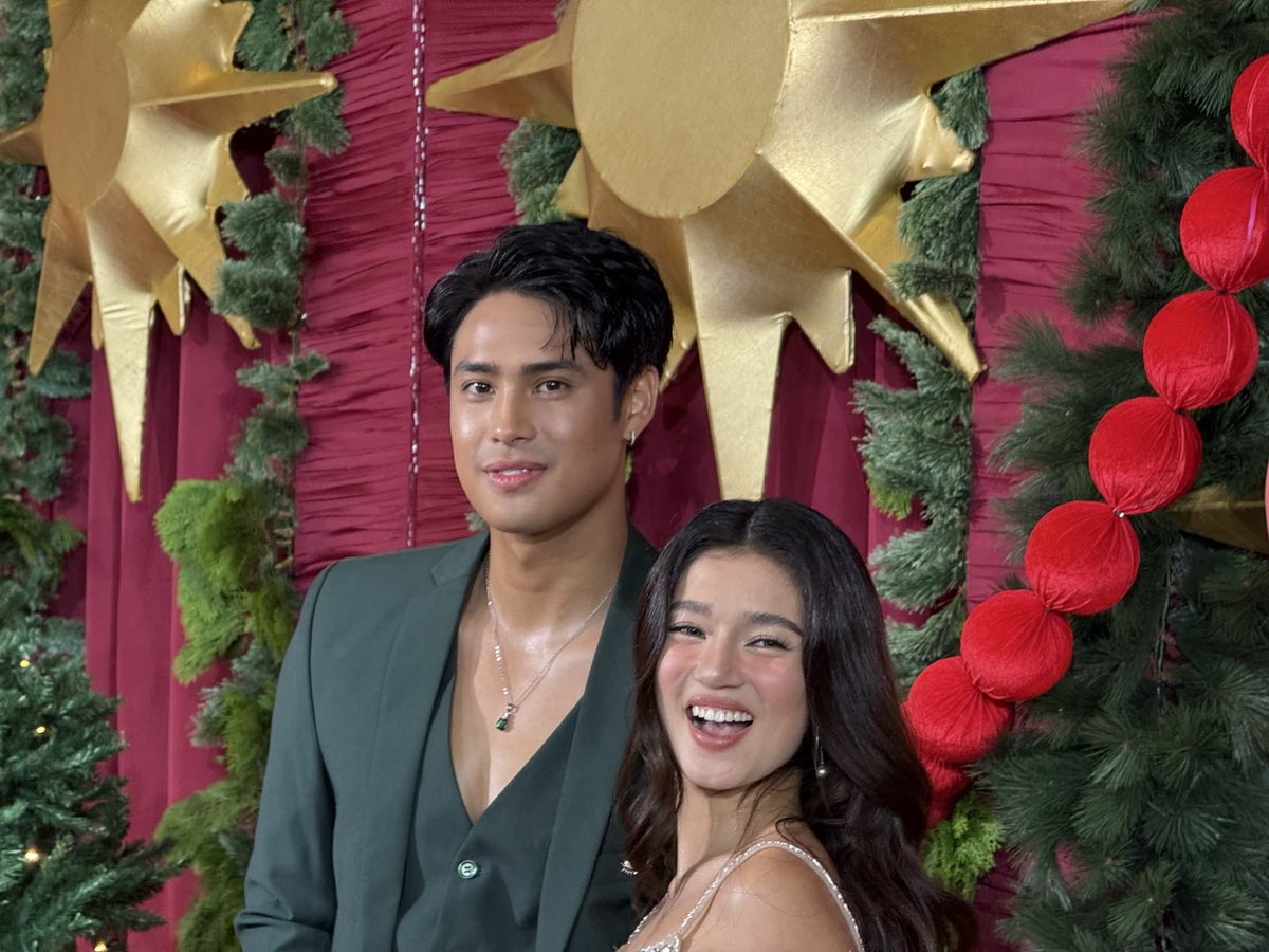 My thoughts as a DonBelle enthusiast: (Palaging) sana all

HOLLY JOLLY DONBELLE 

#BelleOfTheSeason 
#DONNYBrightestInTheBall