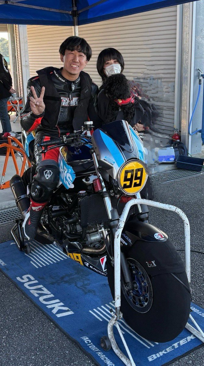 mikuhiiragi's tweet image. 今日の結果としては予選9位、決勝7位という結果でタイムも目標とは大幅更新の12秒8まで行くことができました！

先週まで17秒で走ってたので2日間で5秒縮めれたのは自分でもビックリしました🫢

今日まで応援してくださった方々ありがとうございました！

#鉄馬 
#SV650 
#GEARS
#HSR九州 
#SUZUKI
