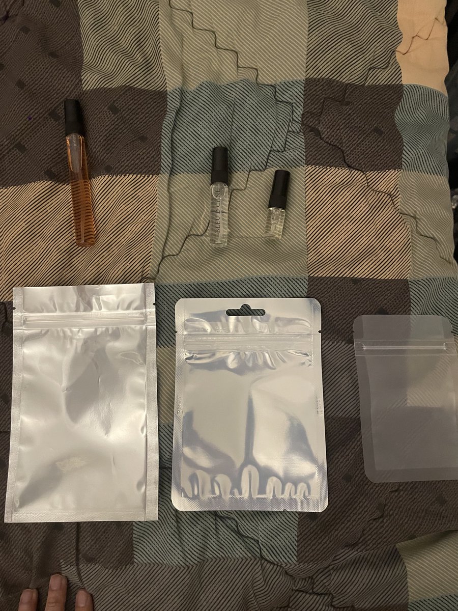 Sedih bgt harus pisah dari anak kecil ku :”) ………

ini jaman jaman awal masih nentuin kemasannyaa lucu banget.. suka galau apa ya yg look premium taunya pake ziplock buat ATK :”D 

Alhamdulillah tapi diterimanya jadi packaging premium…