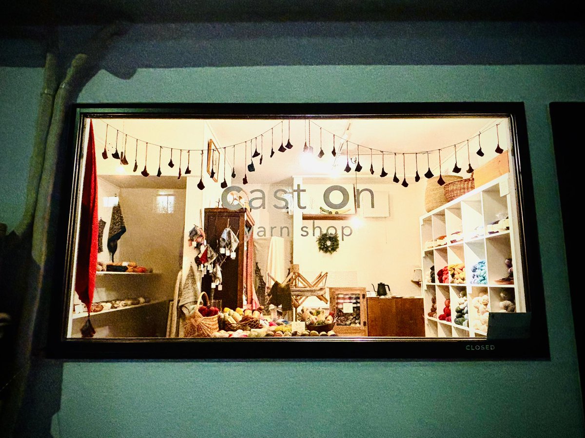 本日、塗装等お手伝いをさせていただいた毛糸のお店［Cast on]がオープンしました🧶✨
おめでとうございますー！！

編み物がお好きな方はもちろん、
店主の厳選された毛糸はまるで作品、
観ているだけでもうっとりしてしまう素敵なお店です🎨
お近くにいらした際は是非！
caston-yarnshop.com