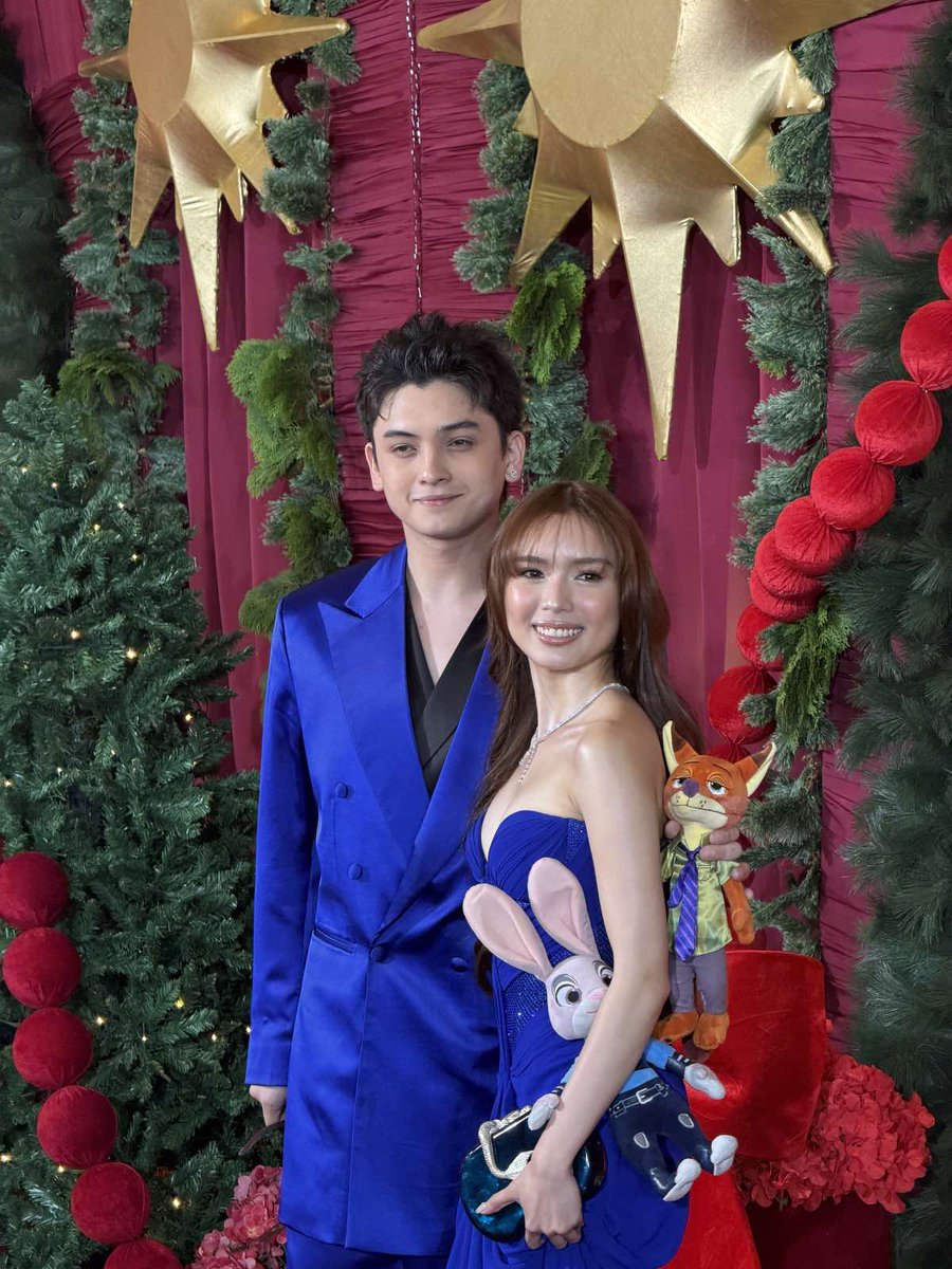 ABSCBNNews's tweet photo. BAKA FRANSETH 'YAN! 💙

LOOK: Francine Diaz and Seth Fedelin were a vision in blue at the #StarMagicalChristmas2025. (📷: Jericho Carl Dela Cruz, ABS-CBN News Intern) https://t.co/ANzs90Rtz9