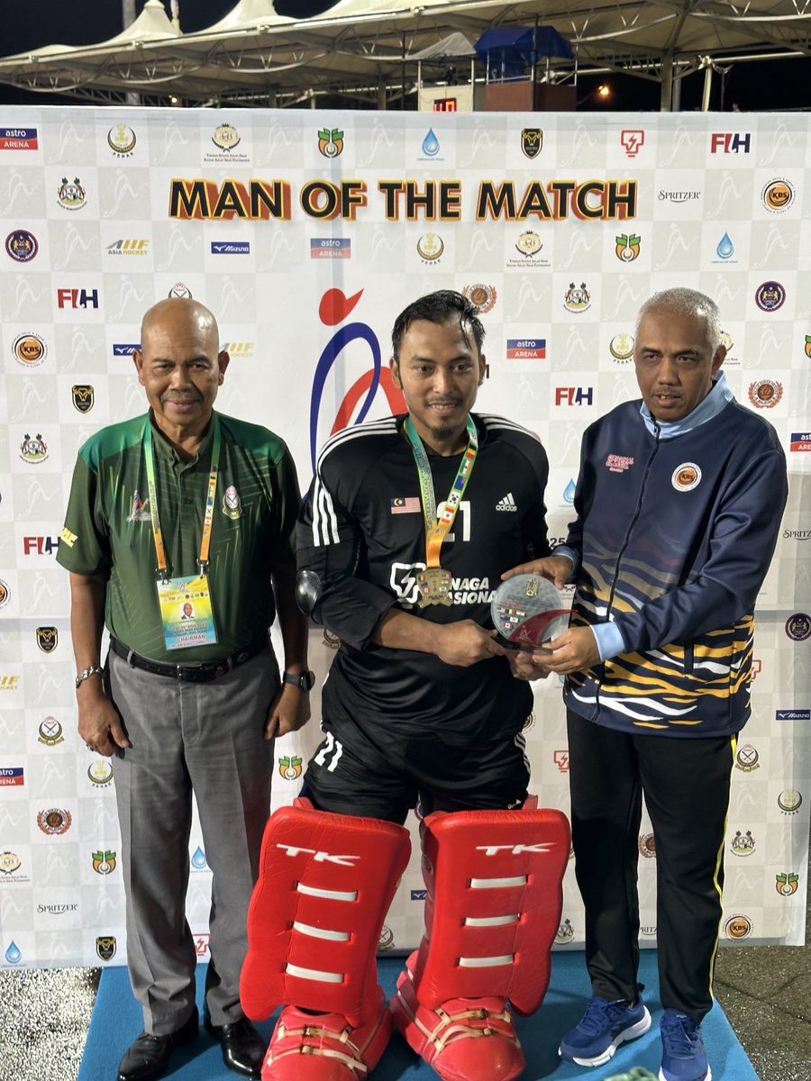 PIALA SULTAN AZLAN SHAH 2025 :

Hafizuddin Othman dinobat sebagai Pemain Terbaik Perlawanan (NZ lwn Mas).

Aksi 5 bintang Hafizuddin nafi 2 gol New Zealand pada 10 minit terakhir raih perhatian Greg Nicol (Ketua Jurulatih NZ).

⁦<a href="/ASTROARENA/">Astro Arena 🇲🇾</a>⁩