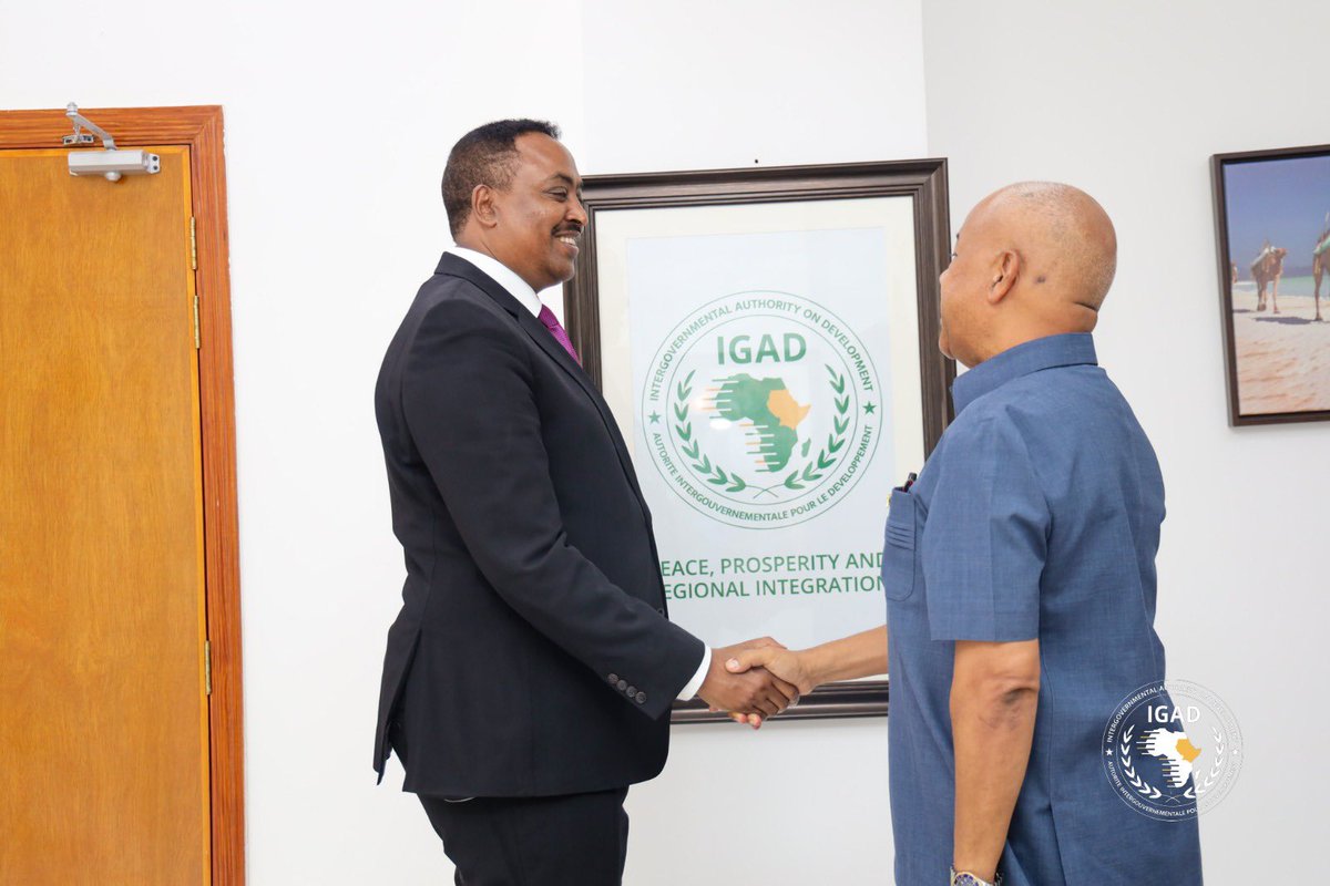 DrWorkneh's tweet image. Kenya, a founding member of IGAD, remains a strategic partner in all our endeavours. I hosted H.E. George Macgoye, Kenya’s Ambassador to Djibouti and accredited to IGAD, who paid me a courtesy call in Djibouti. 
We discussed the challenges facing the region and explored ways to…