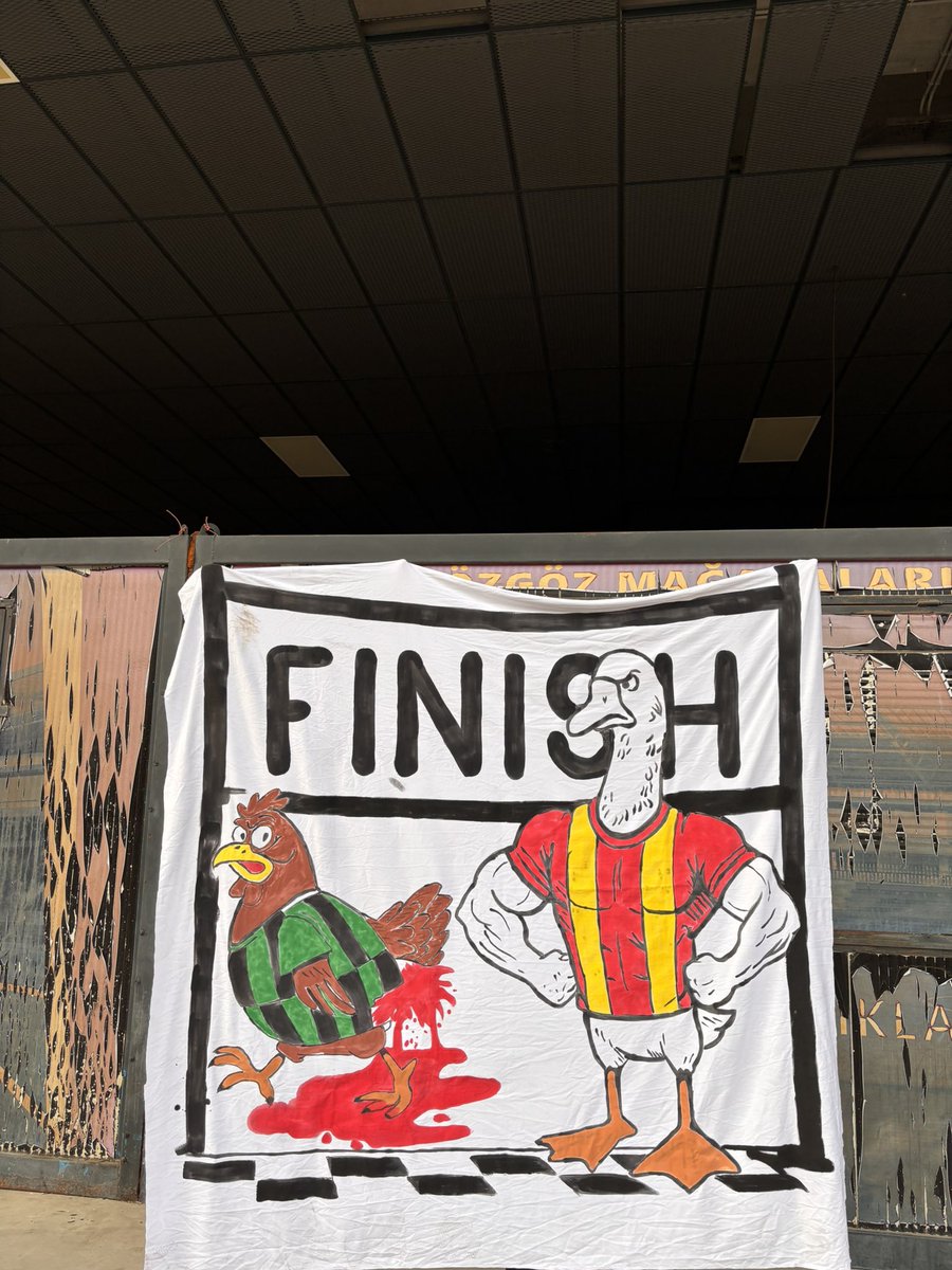 Tavukla kaz yarışmış , tavuğun götü yırtılmış.

Gidin şovunuzu istanbul tribünlerine yapın.
Göztepe tribünlerine biat edin.