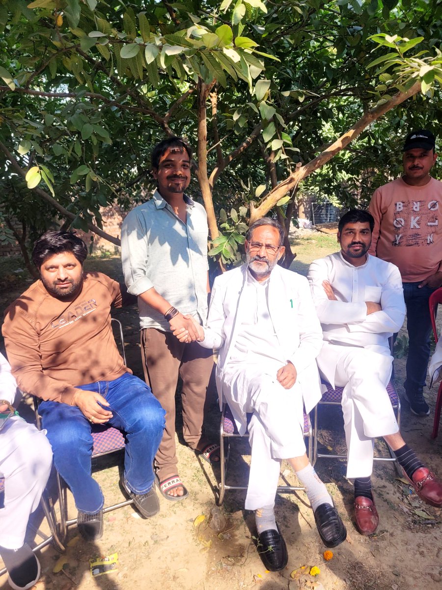 Iamssr555's tweet image. समाजवादी पार्टी के प्रखर प्रवक्ता एवं आ. श्री राजकुमार भाटी जी से मुलाकात करने का सौभाग्य मिला।
उनका सरल स्वभाव, ज़मीन से जुड़ा व्यक्तित्व और जुझारू राजनीतिक दृष्टिकोण वास्तव में प्रेरणादायक है।
यह मेरे लिए गर्व की बात है।🙏
 @rajkumarbhatisp 
#SamajwadiParty #RajkumarBhati