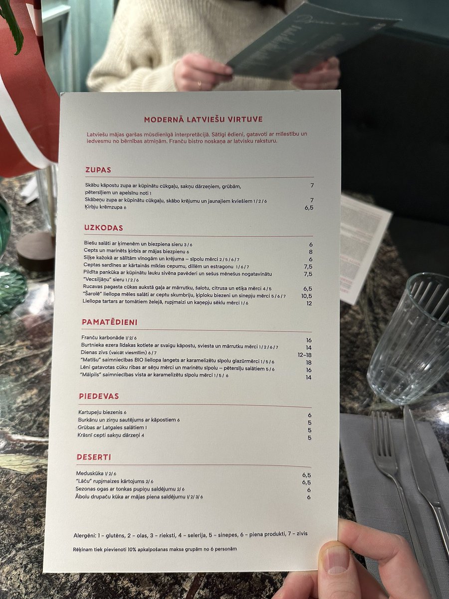Jaunais Mama Bistro Blaumaņa ielā man ļoti patika – kaut tāpēc, ka beidzot durvis ver ļoti sakarīgs latviešu ēdienu restorāns, ne kārtējā itāļu vieta.

Daudz nostaļģijas un bērnības garšu, lieliska apkalpošana, burvīgs rupjmaizes kārtojums. Iesaku!

#VilhelmsArDakšu