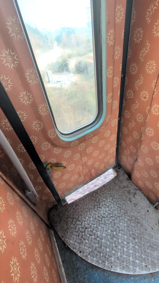 shobycool's tweet photo. @RailMinIndia @RailwaySeva Aaj Train no-14680 me safar kiya . Halat bahut buri. AC coach me bhi safai nahi. Train coach starting se hi Ganda tha.
Ganda Coach,Toilet Ganda. Gate band hone ke bad bhi gap. Aisi thi train. https://t.co/W0SfsNYBEB