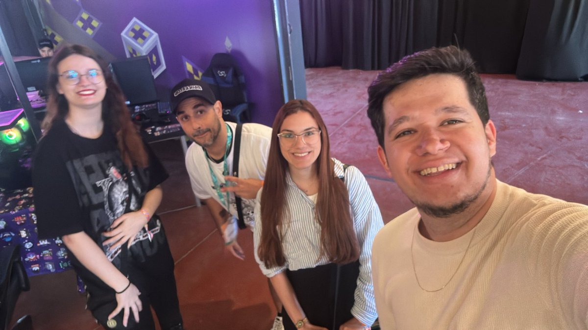 cassiommjr's tweet photo. It was great to meet you and be able to talk a little about Aavegotchi's journey. I remember when I recorded about you guys 3 years ago, right at the beginning of my channel. What you're building is huge! Shall we make all of Latin America aware of what you're building? @xavieriturralde @aavegotchi @coderdannn @linkupweb3 @Lyymeirelles  #aavegotchi #gamefi #linkup