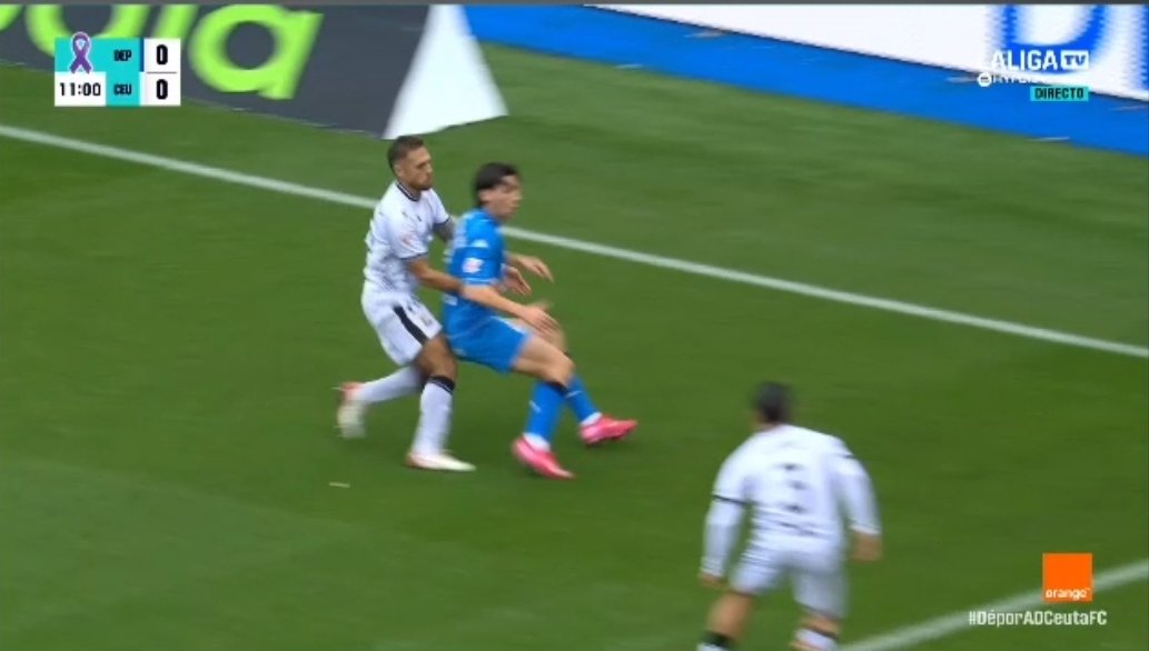 MrAsubio's tweet image. #Dépor #Ceuta

🤏🏻Xoga con lume aquí Diego Glez meténdolle o peito nas costas a Mulattieri e puidendo ser considerado suficiente para pena máxima.

📌SI PITA PENAL NON PASARÍA NADA.

👮🏻‍♂️:✅️
📺:✅️

▪️Mercaría calqueira decisión tomada, non me parece erro claro, obvio e...