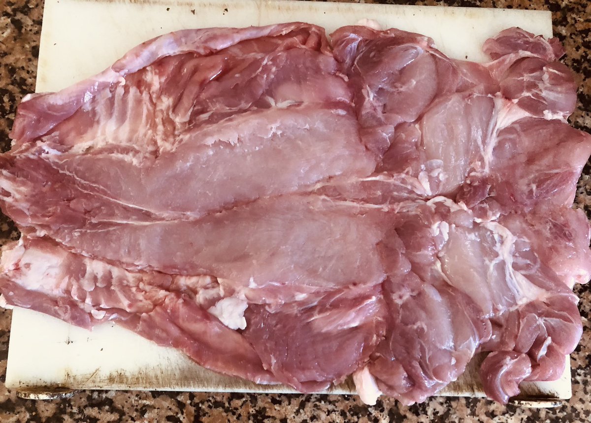 panrobby1's tweet photo. Work in progress: coniglio disossato in farcia di pancetta coppata e salsiccia. Verrà cotto al forno con Chardonnay..😉 https://t.co/AmaDipoEEj