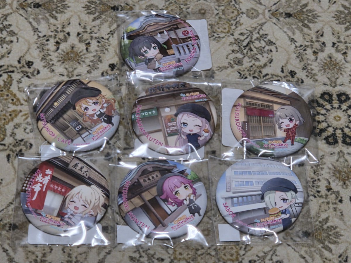 ろでむ3世の散歩20251123 戦利品② 虹ヶ咲×有馬温泉の缶バッジ 可愛い！