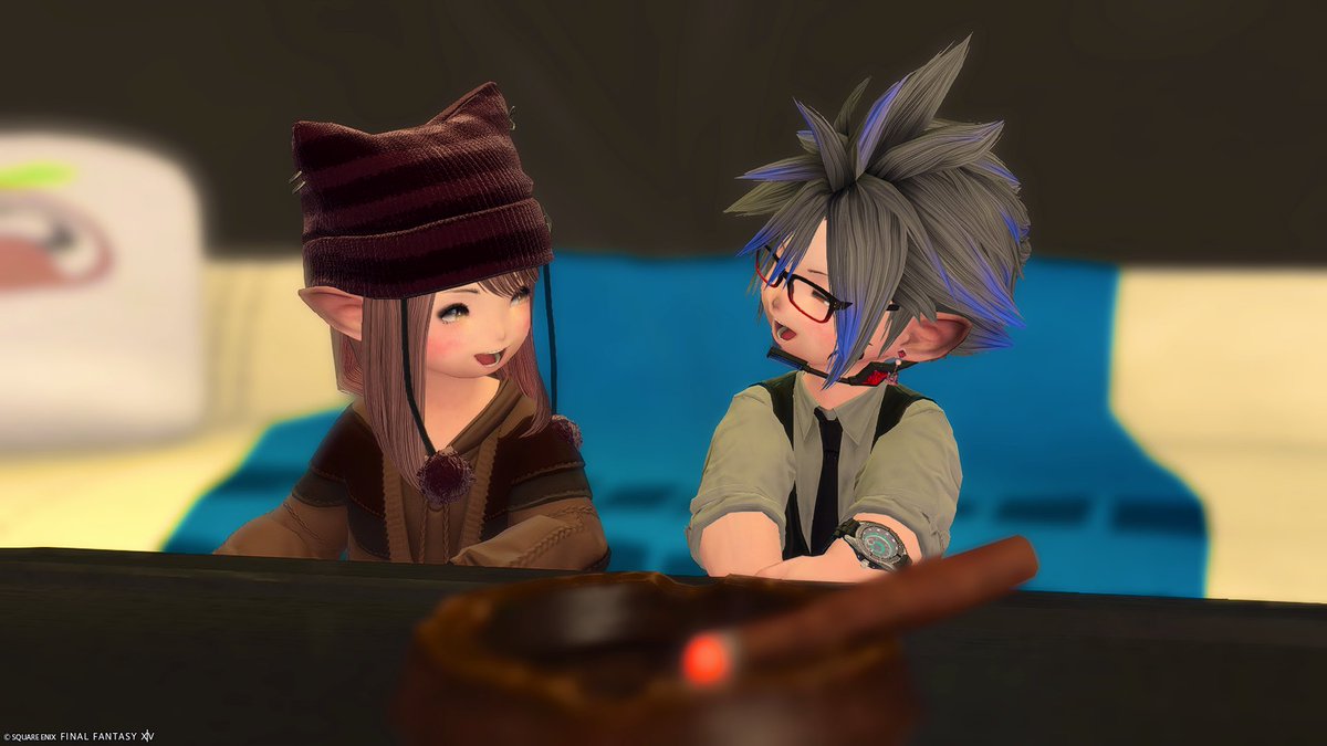 ssctf555's tweet image. ララフェルの笑顔が眩しすぎて1番手前のタバコが雰囲気をこわしているこに気が付かない説👶