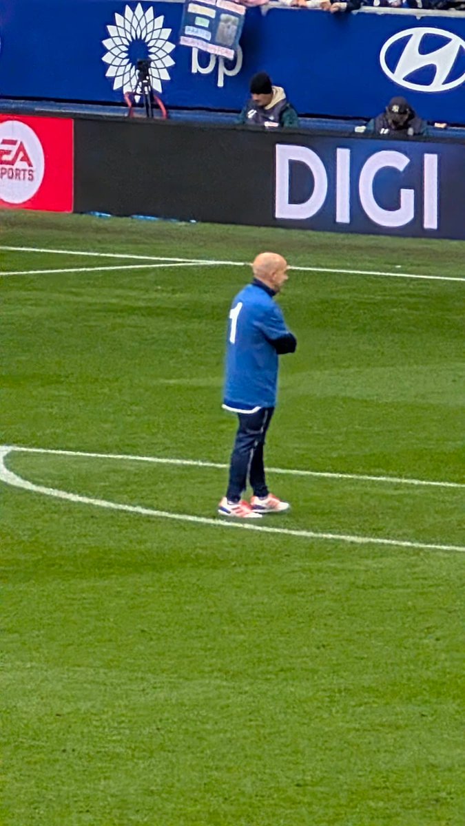Q salga el 1 del torneo de Digi en la segunda parte...
Tiene más gol que toda la plantilla del <a href="/RealOviedo/">Real Oviedo</a>.
Y encima calvo...de la mi especie!!
