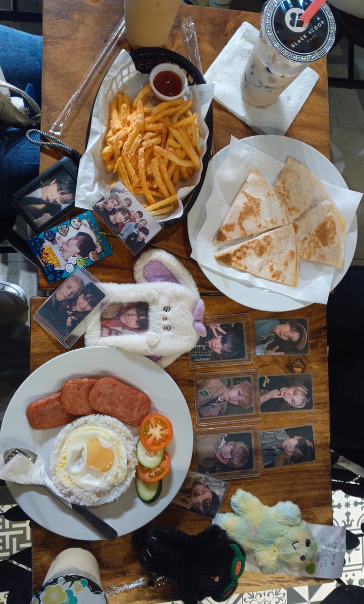 shuu ᓚᘏᗢ tweet media