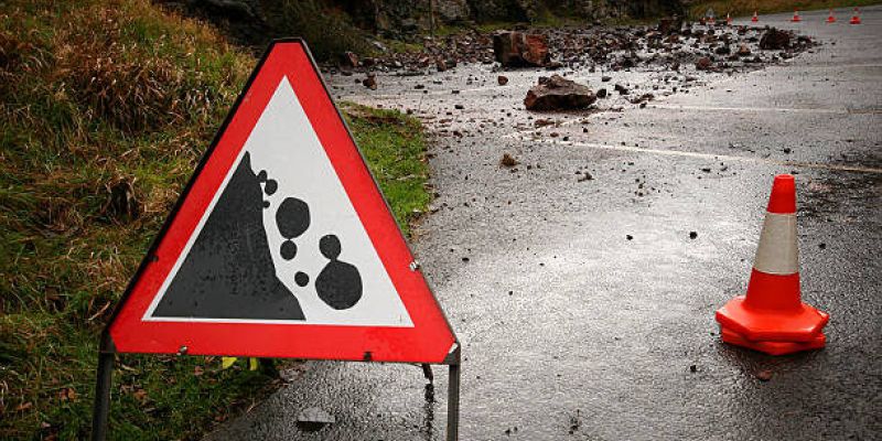 ImThimira07's tweet image. Landslide Early Warnings further extended for Badulla, Kalutara, Colombo, Galle, Matara, Hambantota, Kandy, Kegalle, Nuwara Eliya, and Ratnapura. Level-1 Early Warnings issued for Matale and Kurunegala: NBRO 

#lka #SriLanka #Landslide