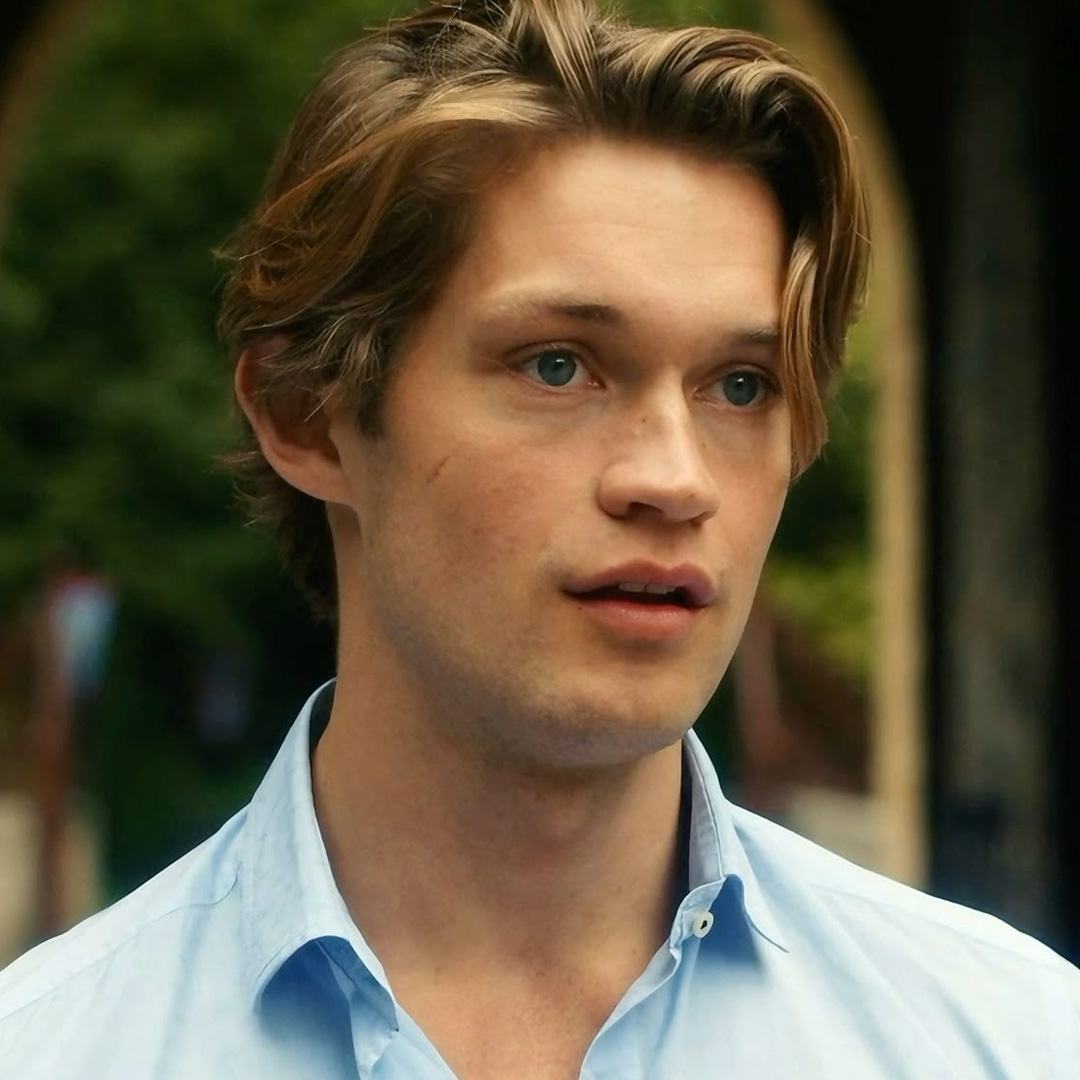 PrimeVideoBR's tweet image. A pessoa                        Seus pensamentos 

#MaxtonHall #Rubyjames