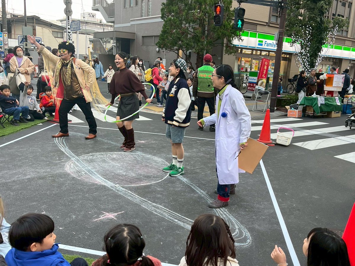 地球のみなさーん❗
#星マルシェ 楽しんでもらえたかしらー❓❓
楽しんでもらえたと信じてるし、楽しくなかったなんて言わせないんだから‼️←💖

今年は土星についてみんなに知ってもらえた⭐
今後も地球のみんなに宇宙のことを『ビシッバシッ‼️』伝えていくわよー💕

また絶対に会いましょう💋ﾁｭｯ