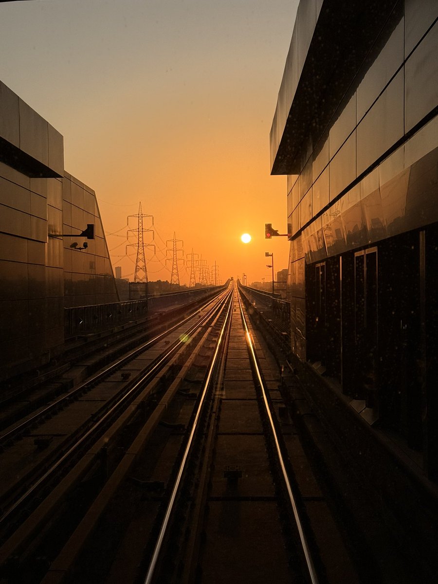 Haidarsk's tweet photo. #riyadh #riyadhmetro #metro #sunset #sunsetvibes #ksa https://t.co/Jl6YA5qE5b