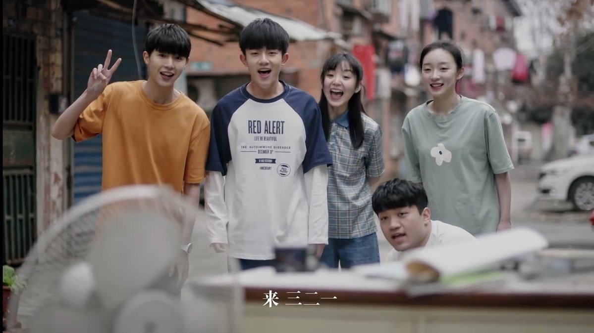 usernotnaming's tweet image. there&apos;s something so warm about youth cdramas. just pure friendship, love, dreams and fun. a group of friends that spend the time of their life with each other, grow together, fall in love, reach their dreams. no one can do youth dramas better.