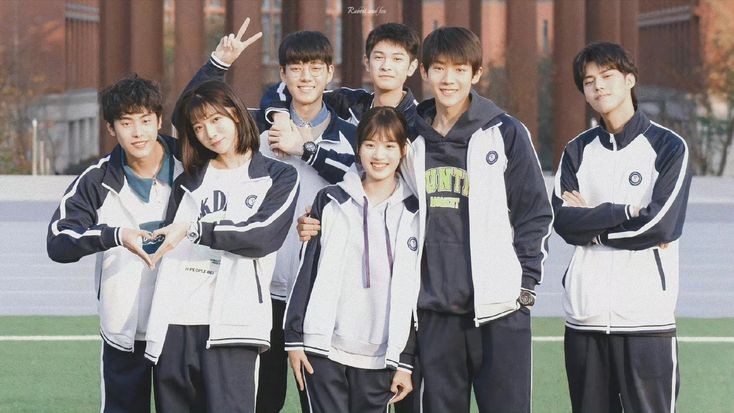 usernotnaming's tweet image. there&apos;s something so warm about youth cdramas. just pure friendship, love, dreams and fun. a group of friends that spend the time of their life with each other, grow together, fall in love, reach their dreams. no one can do youth dramas better.