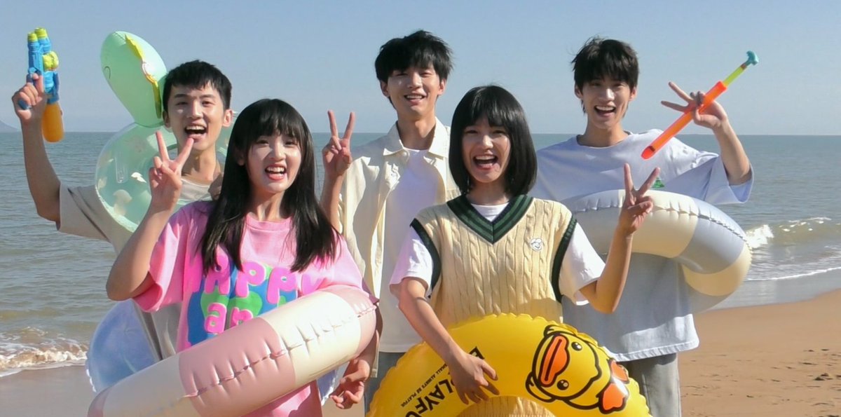 usernotnaming's tweet image. there&apos;s something so warm about youth cdramas. just pure friendship, love, dreams and fun. a group of friends that spend the time of their life with each other, grow together, fall in love, reach their dreams. no one can do youth dramas better.