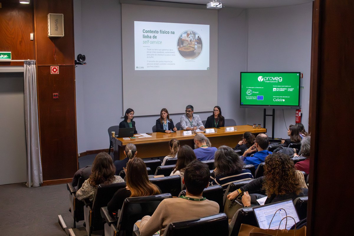 ProVeg_Int's tweet image. Last week, ProVeg Portugal organised an event in Lisbon on sustainable consumption and production, mass catering &amp;amp; the importance of legumes. 94 participants from food companies, higher education &amp;amp; municipal councils attended. Feedback showed the event was a huge success! 🇵🇹