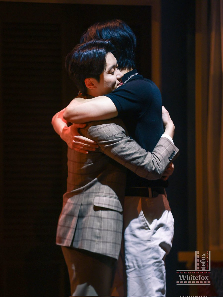 251123 낮
연극 #보이즈인더밴드 무대인사 커튼콜
행크 | #차예준
래리 | #김아론
.
.
.
#연극_보이즈인더밴드 #차예준_wf #김아론_wf