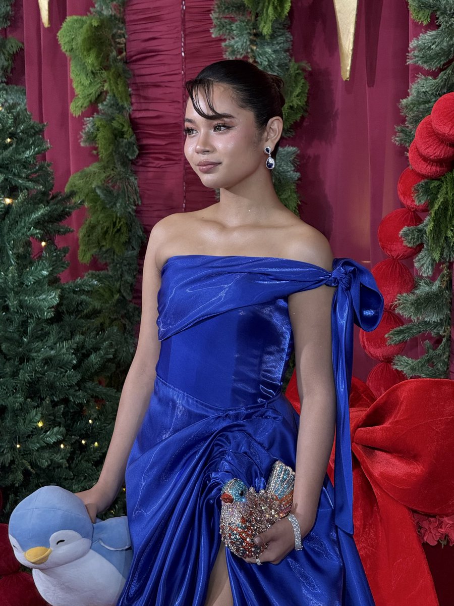 inquirerdotnet's tweet image. RISING STARS IN THE MAKING 💫

LOOK: P-pop girl group DNA, Rain Celmar, and Kolette Madelo showed off their youthful charm on the Star Magical Christmas red carpet in their vibrant outfits. | @HMallorcaINQ