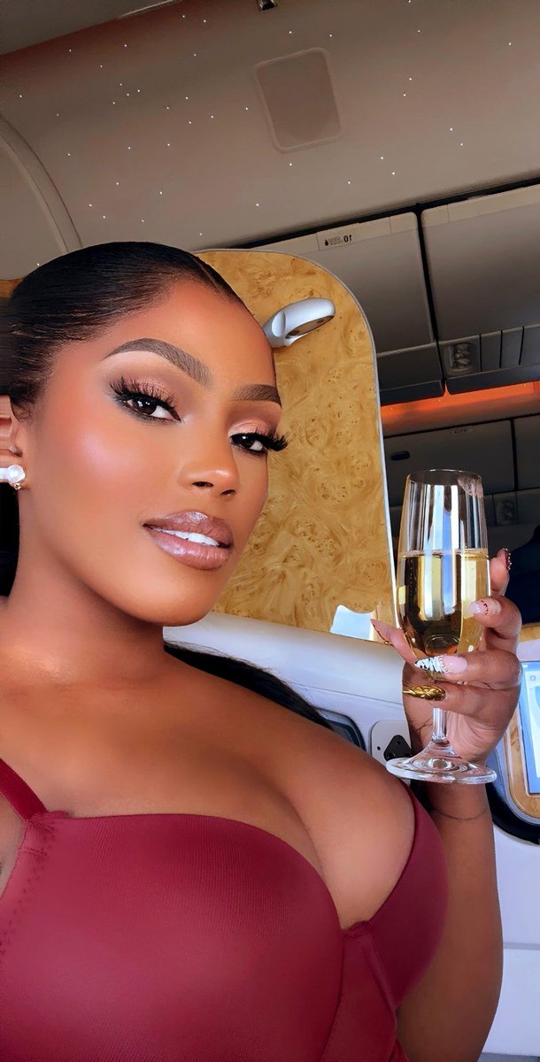 Wwwwoooowwwww 😋😋😋 i call ma Grammy Nyashilicious maam <a href="/gloriabugie1/">GLORIA BUGIE</a> so we enjoy <a href="/KFCinUganda/">KFC Uganda</a>