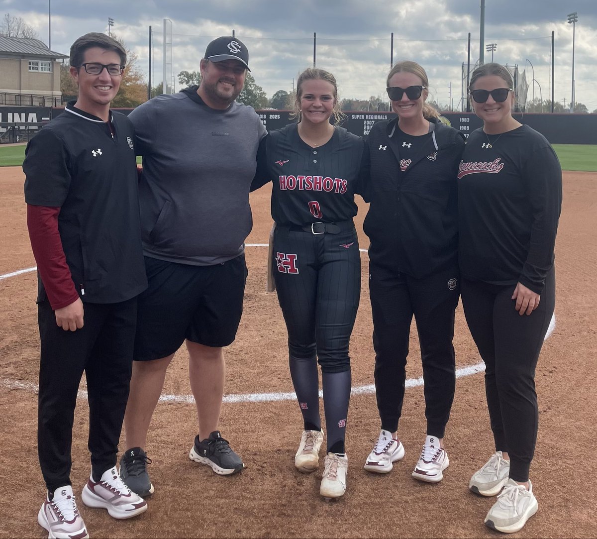 AnnistonShelton's tweet photo. Thank you so much to South Carolina softball for the invite to your experience camp! I had a great time learning about your program &amp; really appreciate the invite! @rothrock03 @hotshotsnation https://t.co/N90rkvElIK