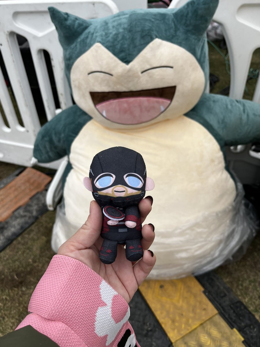 SandraSoapbox's tweet image. Let me cleanse your timeline with a photo of Snorlax either wants to eat Johnling or hug him #pandafestphoenix #pandafest