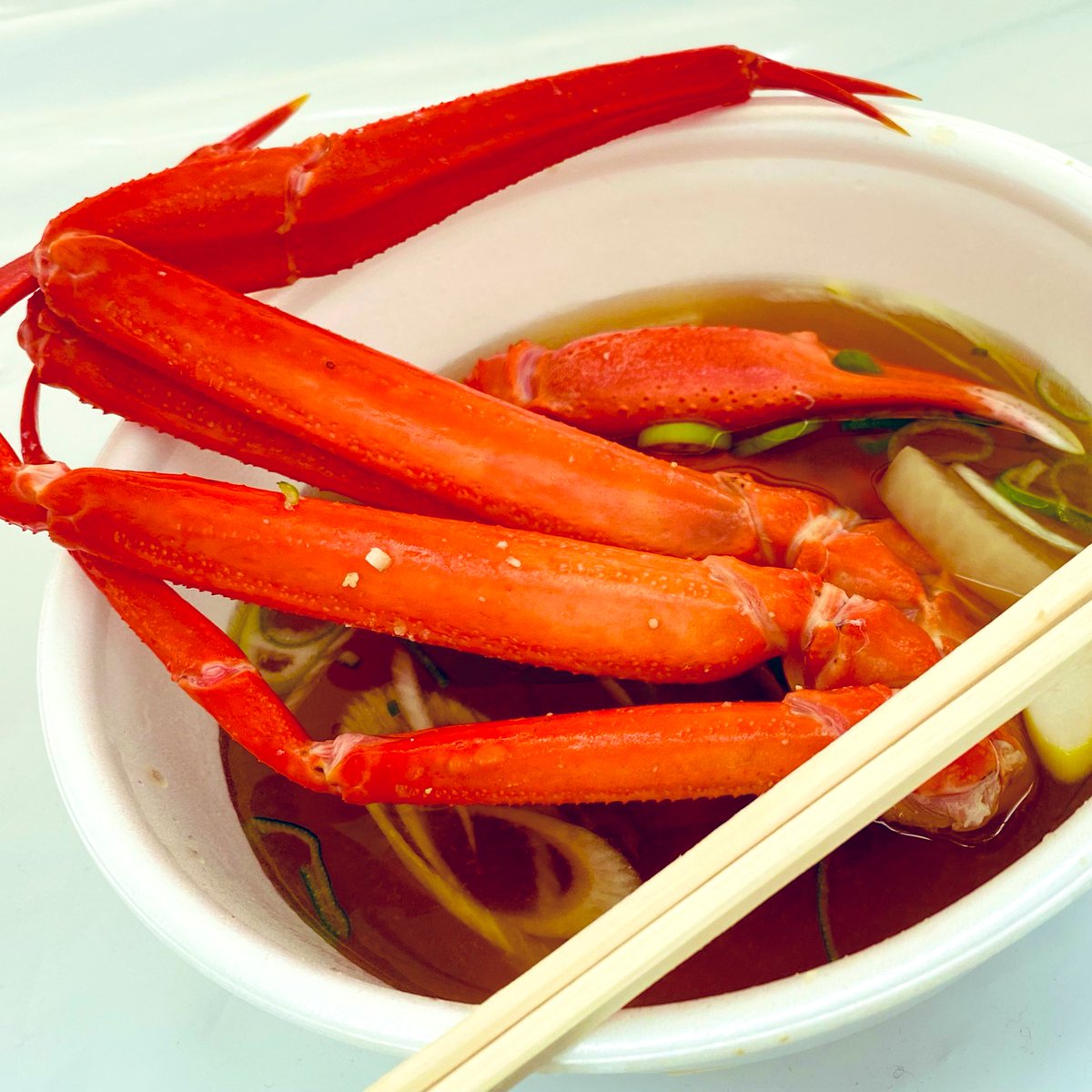 tocodot's tweet image. ゲゲゲ忌に行って参りました！
水木先生への愛が街中溢れていて胸が熱くなりました。ゲゲゲ忌名物のカニ汁も美味しかったです🦀
６期デーの朗読劇は、ゲゲゲ忌を楽しむ鬼太郎たちのドタバタコメディで面白かった！最後に水木先生のことに触れるのも素敵だったなあ