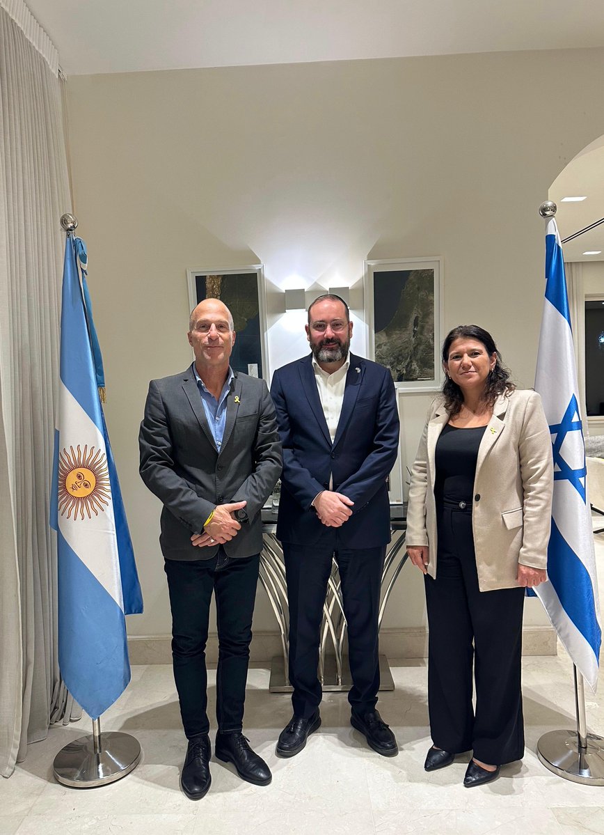 Recibí a las autoridades del Keren Kayemeth LeIsrael para continuar avanzando en un proyecto que nos honra profundamente: la inauguración de un monumento en Jerusalén en memoria de las víctimas del atentado a la AMIA.
Trabajamos juntos para que este homenaje refleje dignamente el